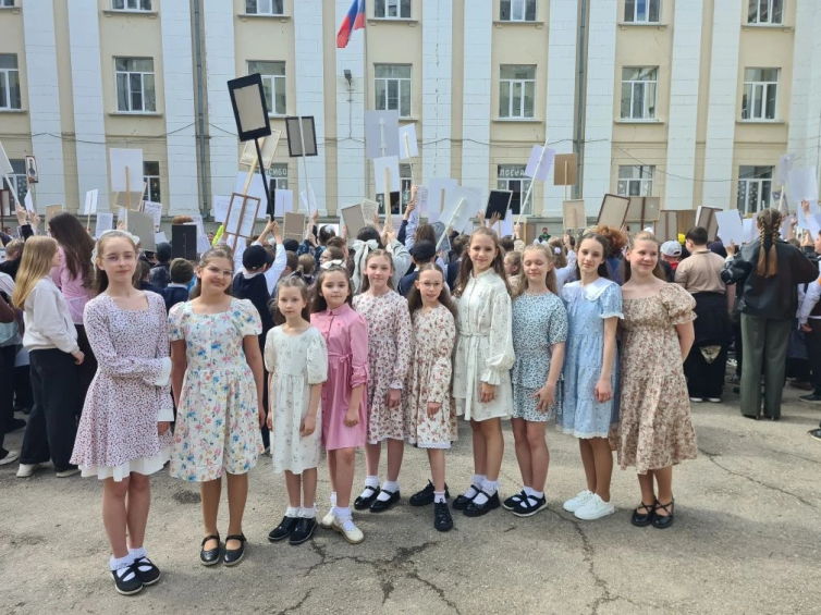 Выступление воспитанников КСШ «Надежда» на праздничной школьной линейке, посвященной 81 годовщине Победы в Великой Отечественной войне